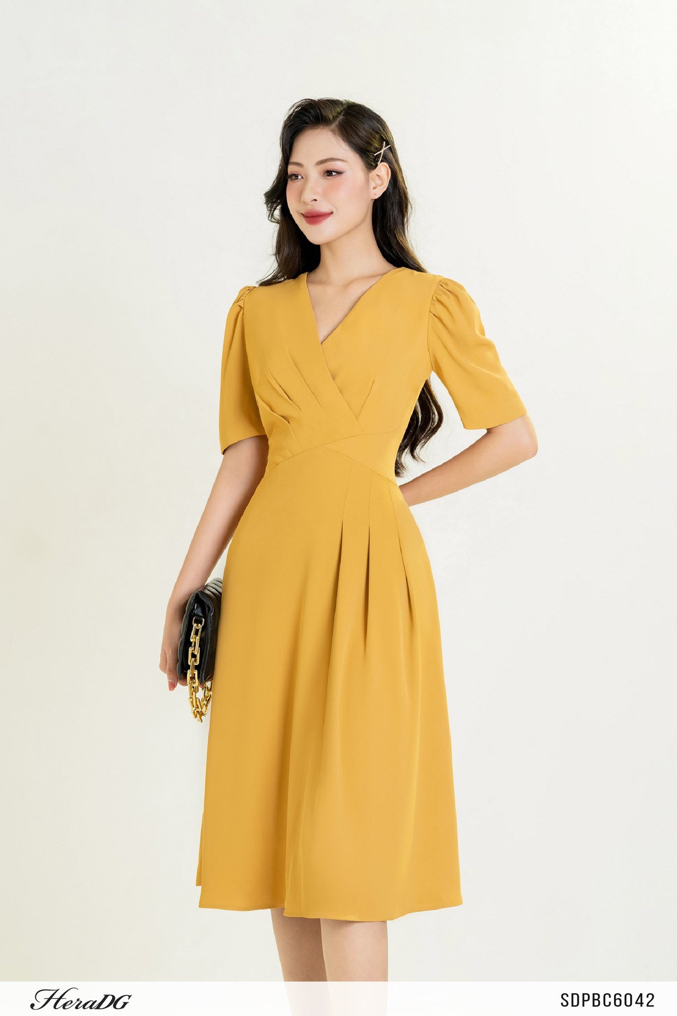 Đầm xoè vạt chéo