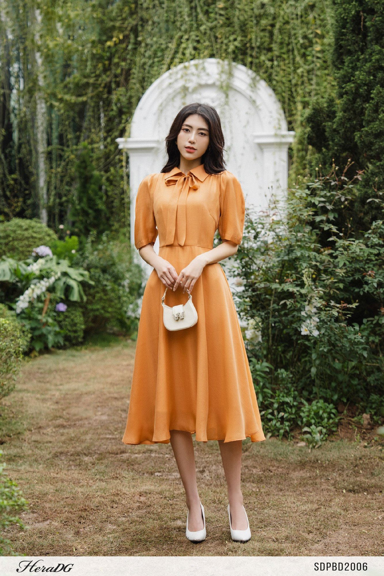 Đầm xoè cổ đức