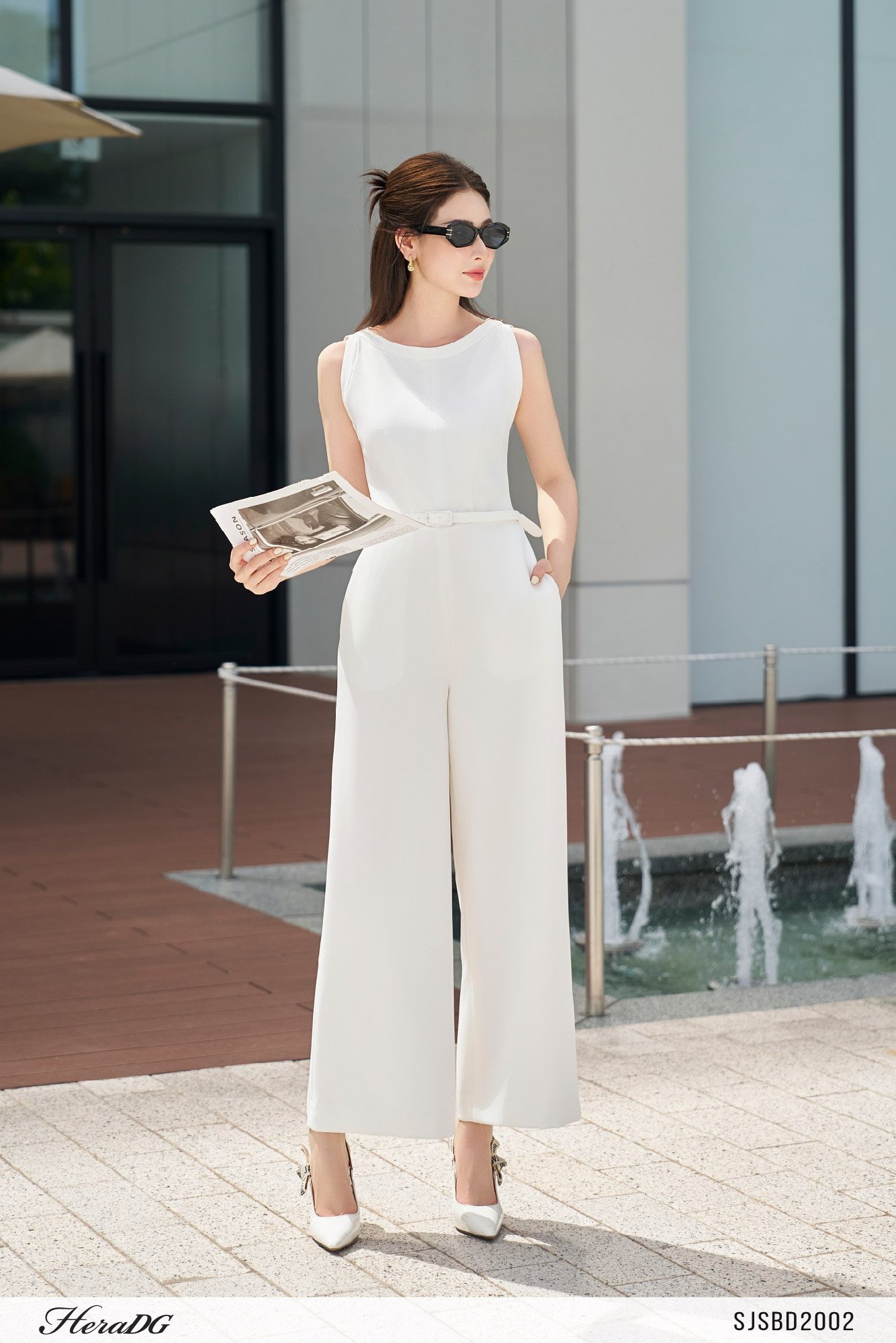 Bộ jumpsuit phối viền
