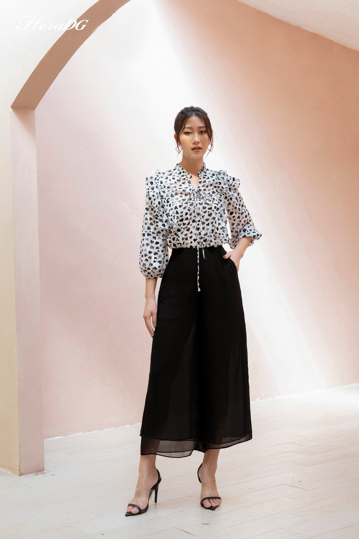Quần suông ống xẻ