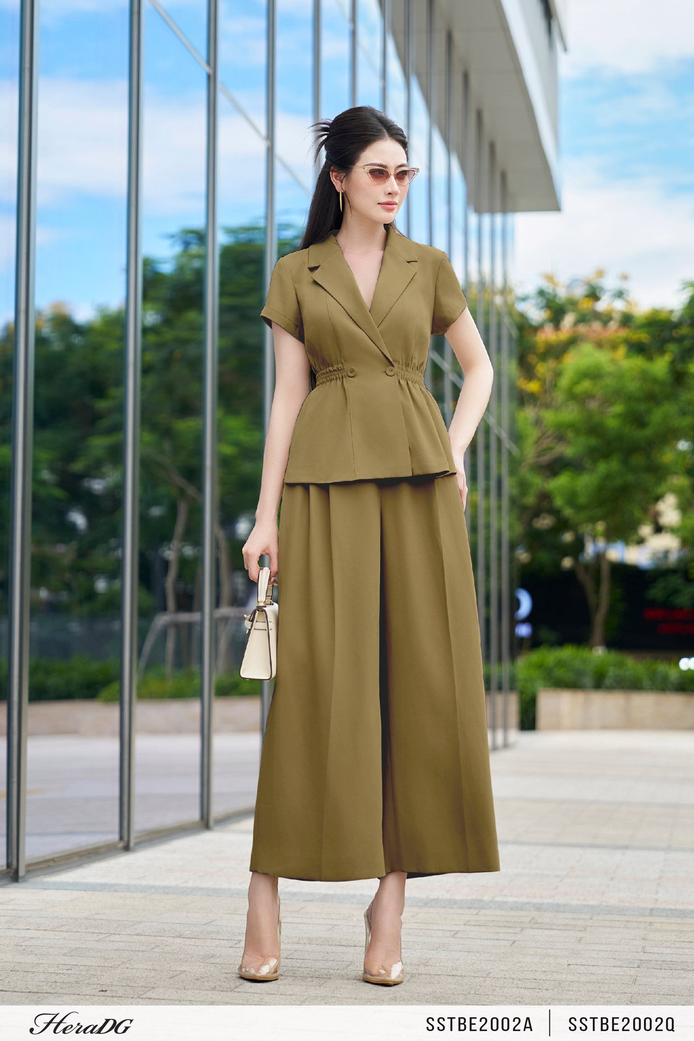 Áo peplum cổ vest