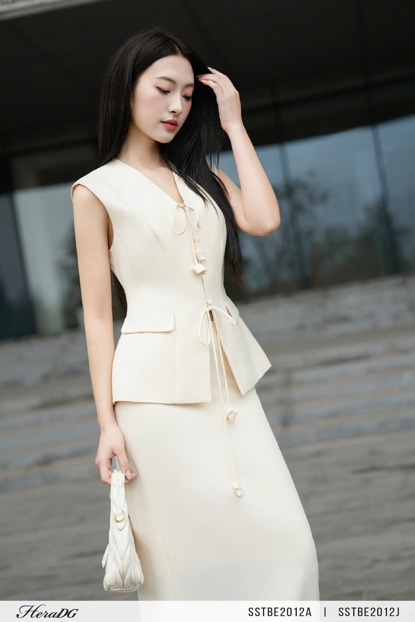 Áo sát nách dáng hông phồng