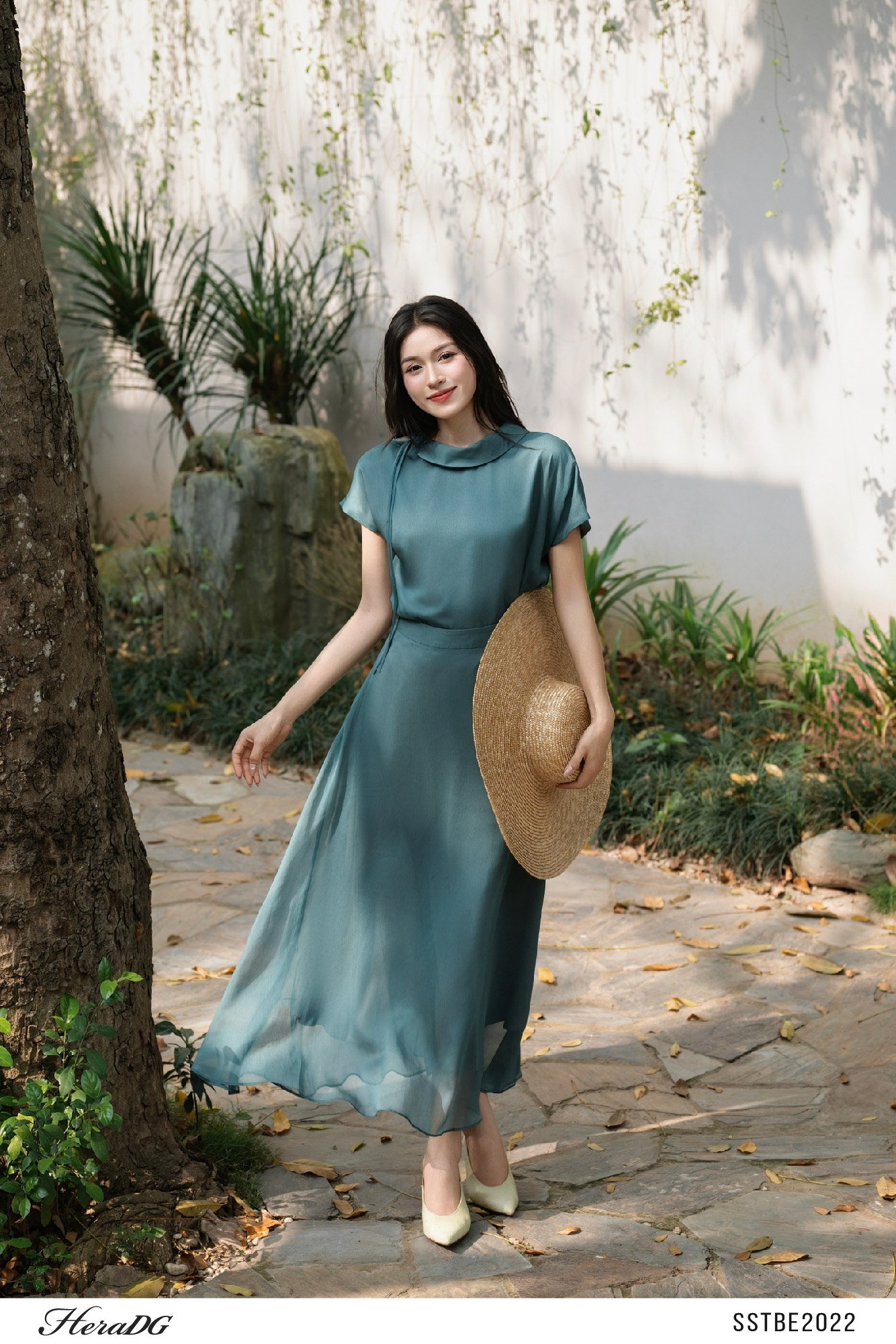 Set bộ áo cổ buộc nơ, chân váy xoè