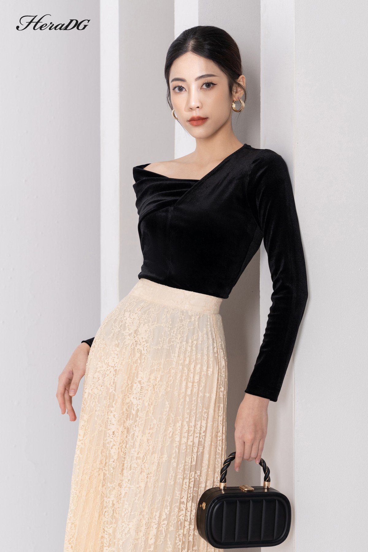 Áo cổ tim vai lệch