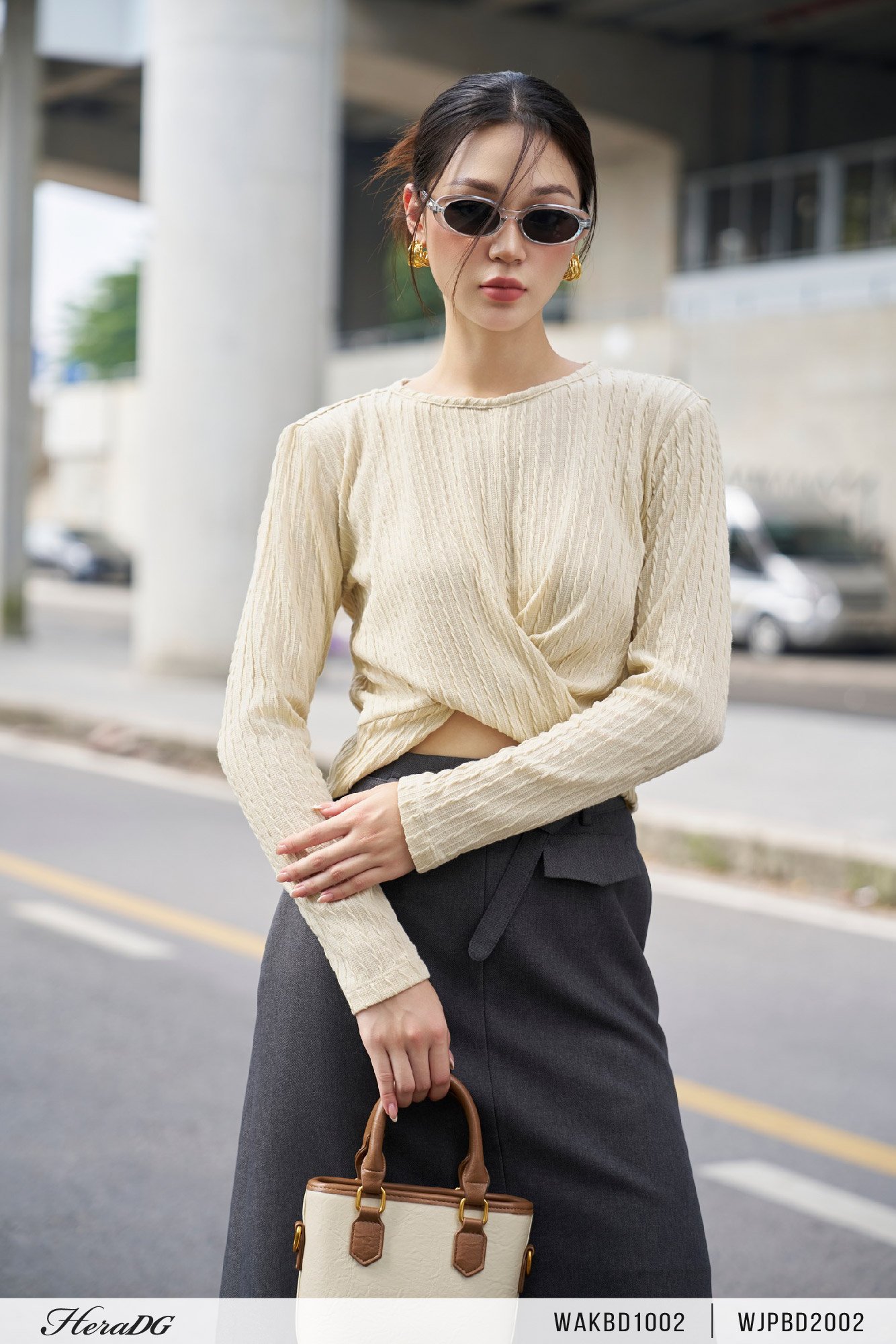 Áo len vặn eo