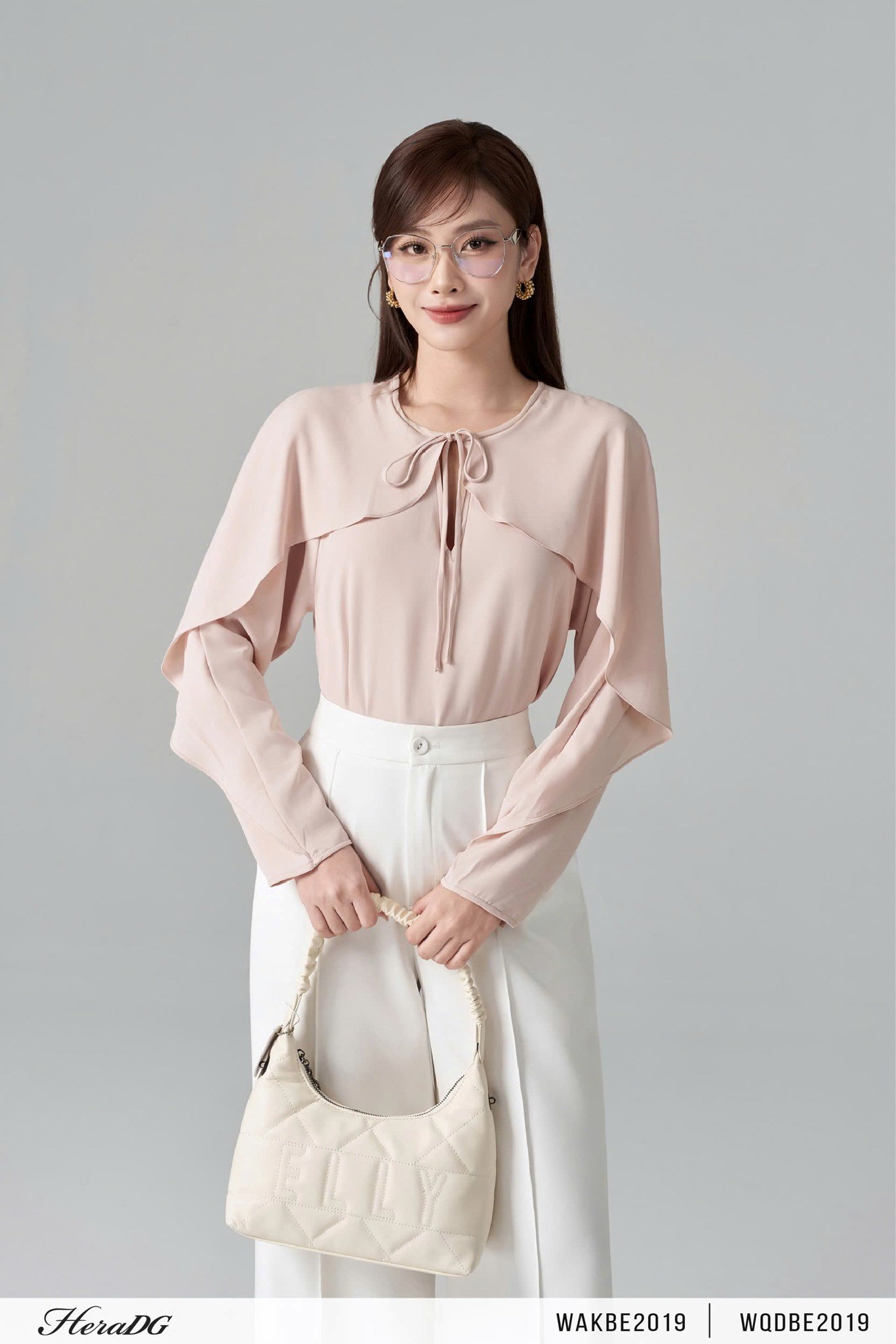 Áo kiểu có choàng liền tay