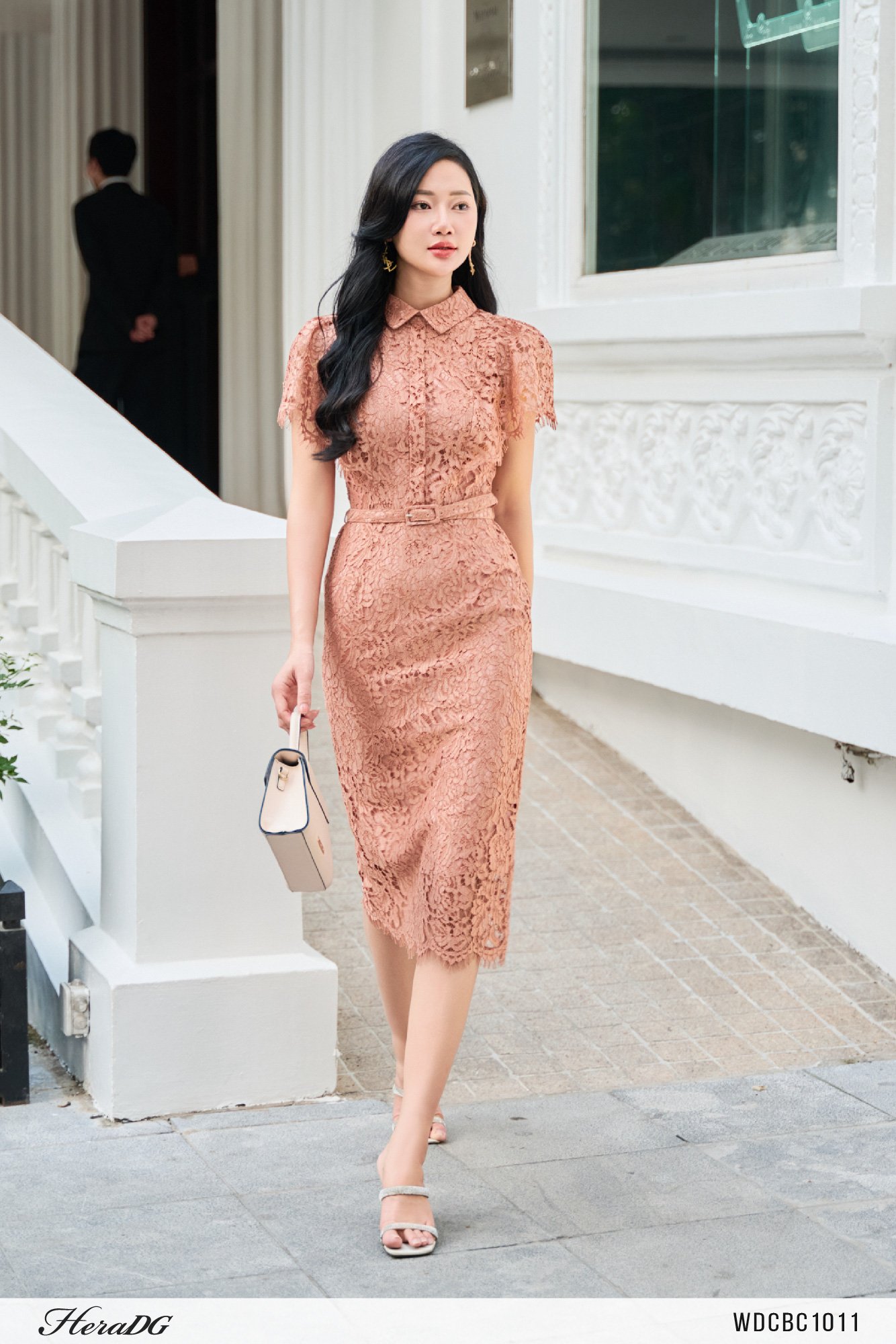 Đầm ren dáng ôm