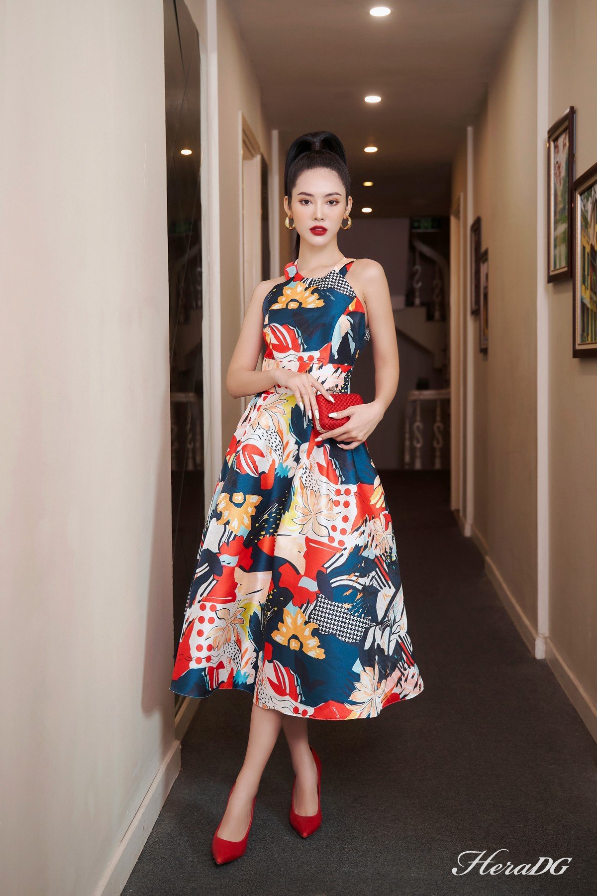 Đầm xoè cổ yếm