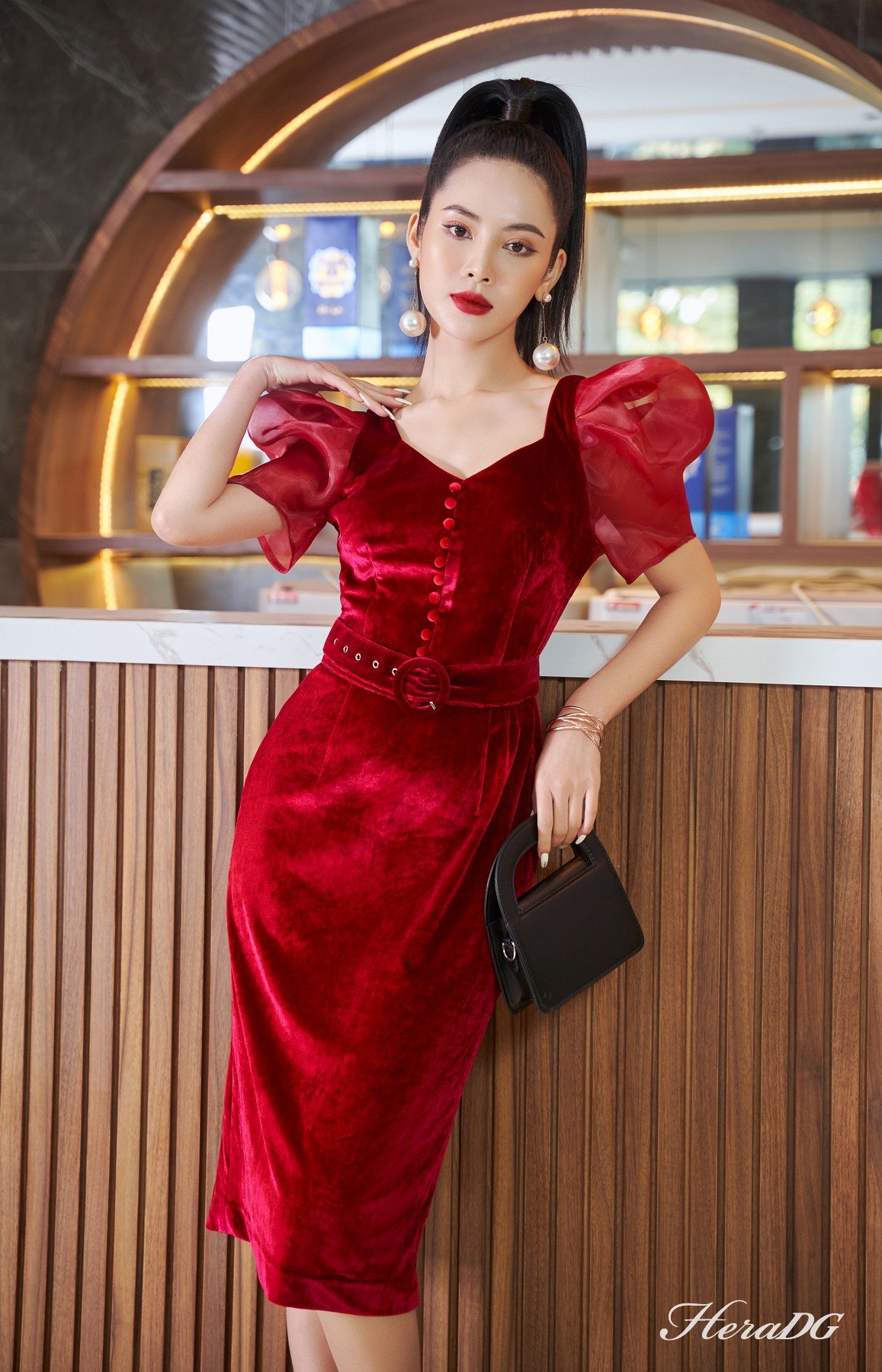 Đầm ôm cổ tim