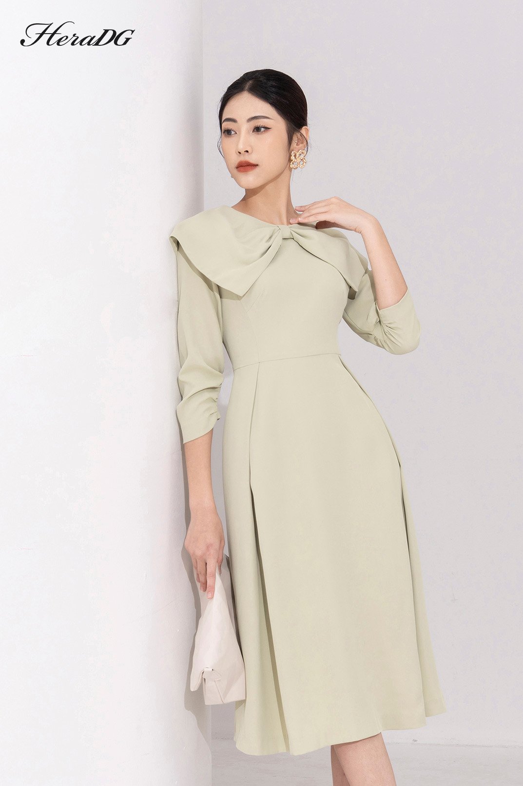 Đầm xoè cổ nơ