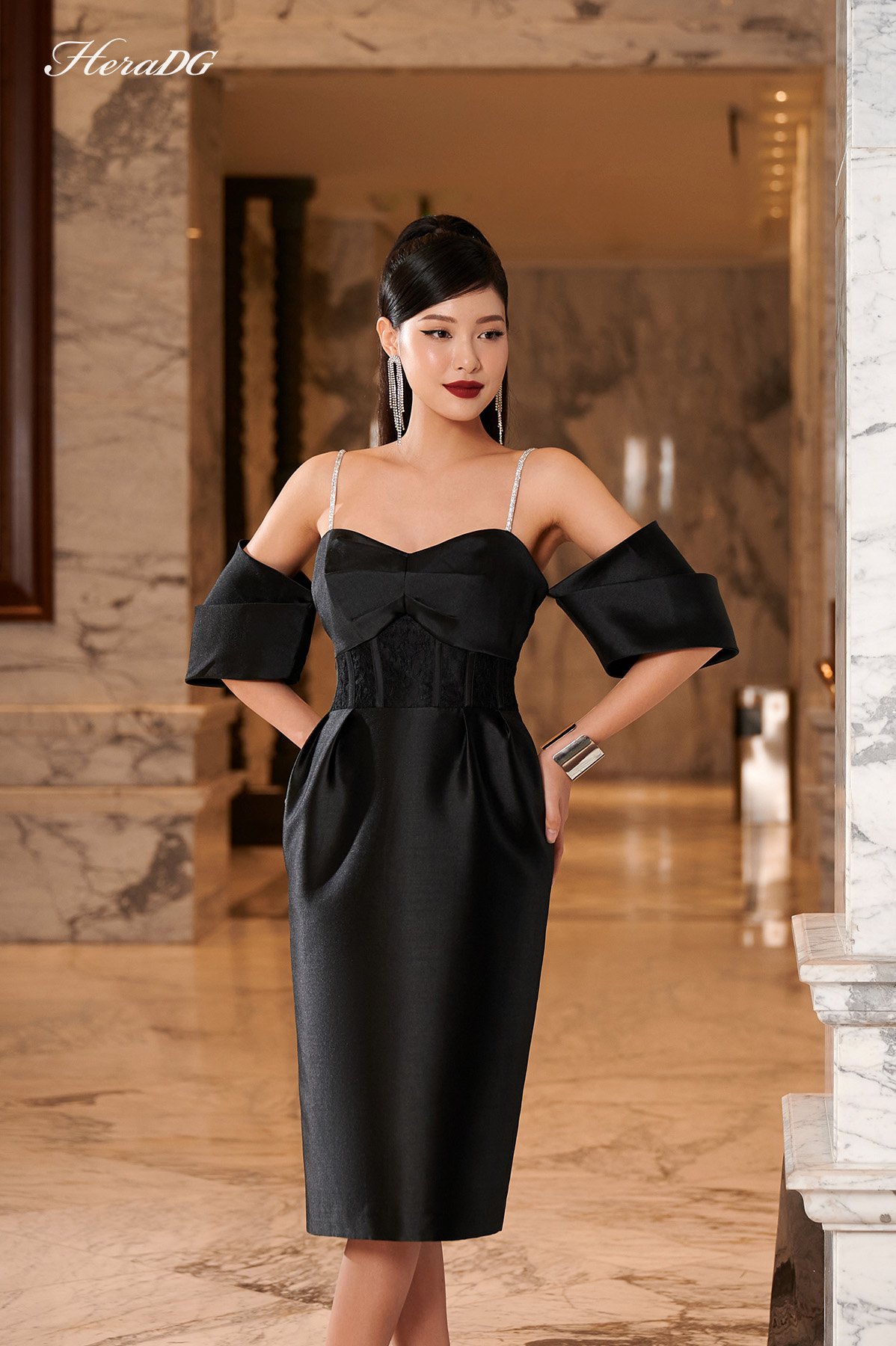 Đầm ôm trễ vai