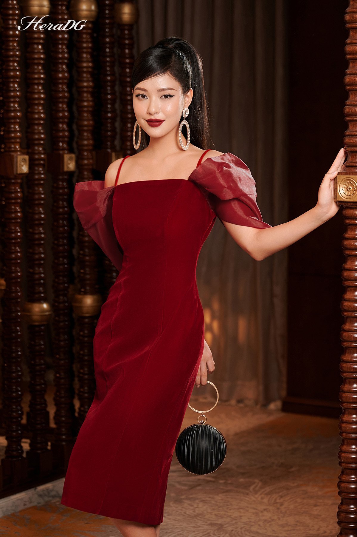 Đầm ôm trễ vai