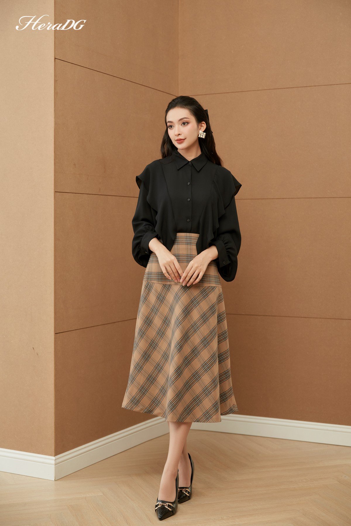 Chân váy xoè chéo kẻ