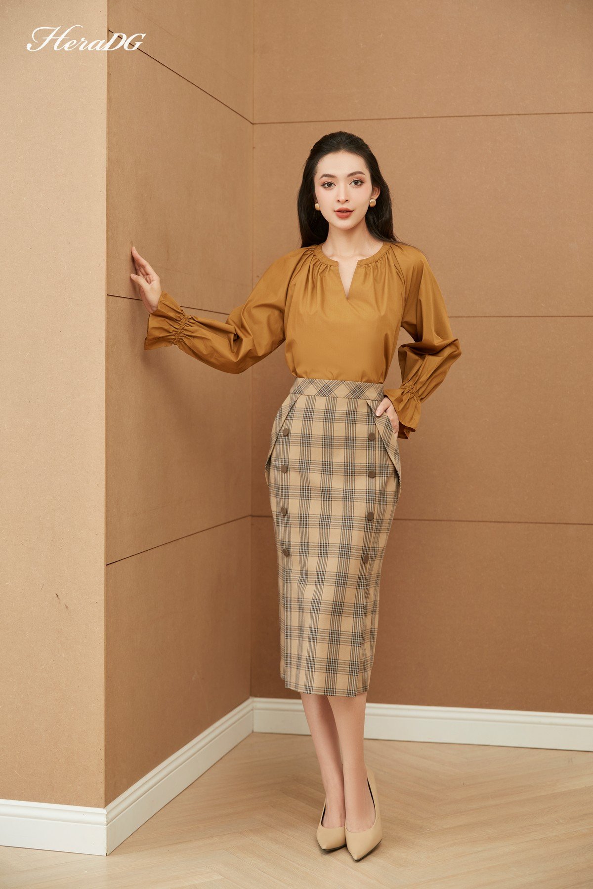 Chân váy ôm xẻ đùi