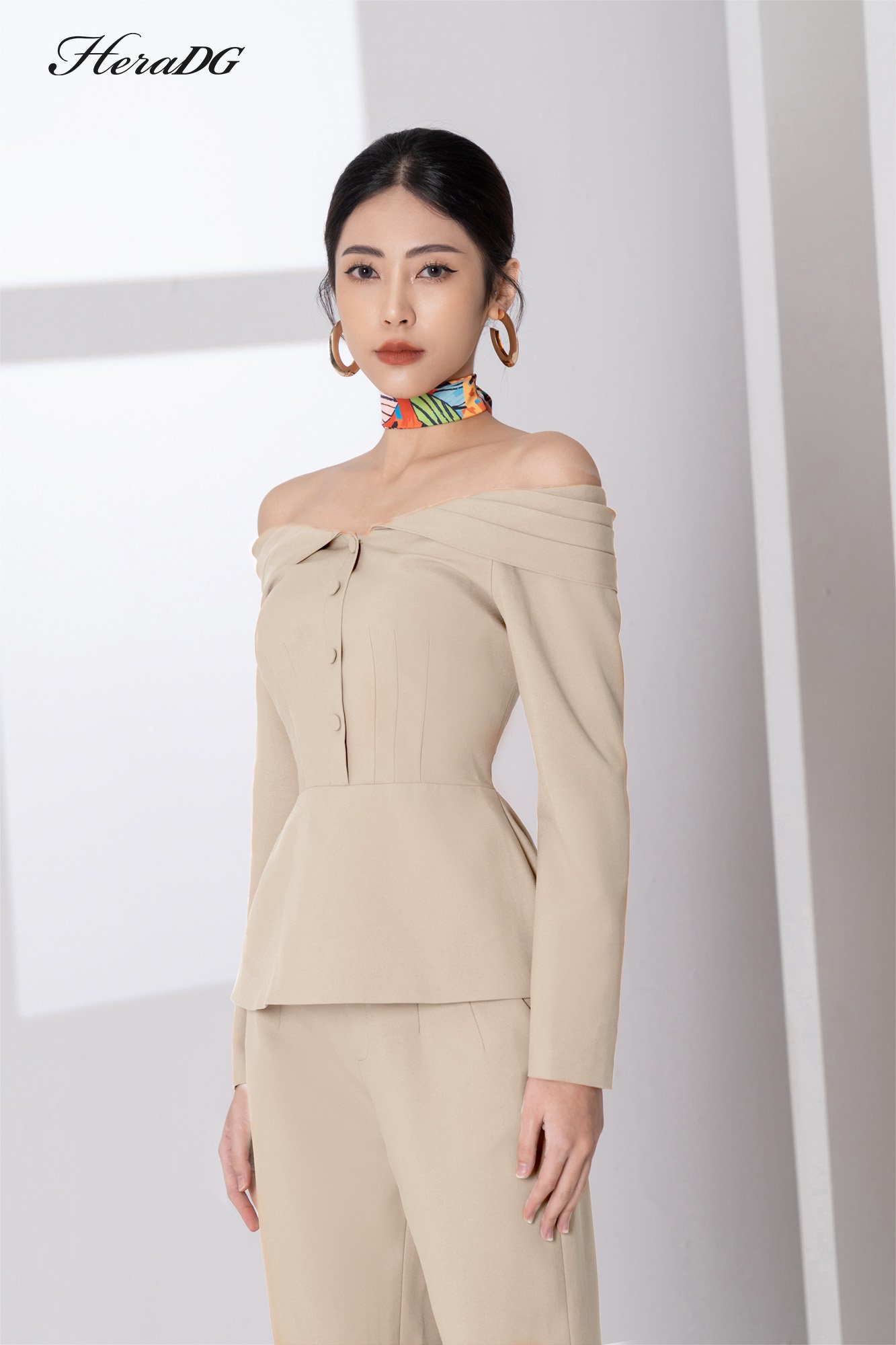 Áo peplum trễ vai