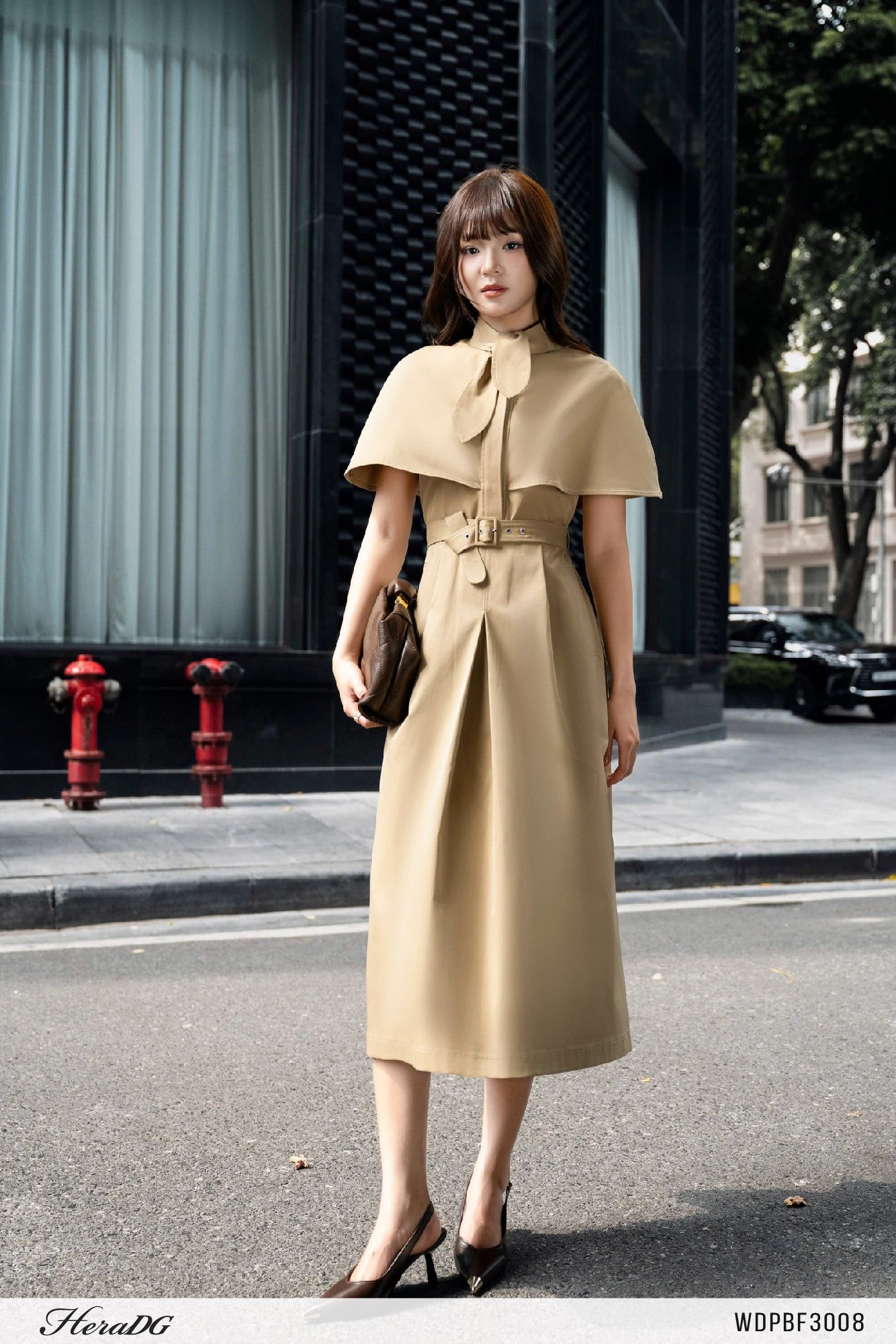 Đầm xòe choàng cape liền